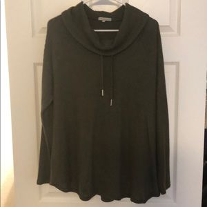 Green flowy sweatshirt top